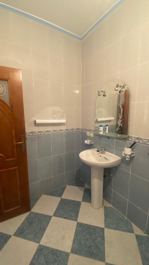 Big Appartement In Ksar Sgher And Close クサール・エス・セギール エクステリア 写真